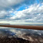 別荘 Sandy Feet Retreat - Part Of The The Bay Village With Pool, Gym And Direct Access, Pub, Restaurant, Tennis And Meadows Walks