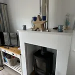 Sandy Feet Retreat - Part Of The The Bay Village With Pool, Gym And Direct Access, Pub, Restaurant, Tennis And Meadows Walks *