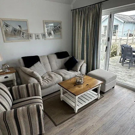 Sandy Feet Retreat - Part Of The The Bay Village With Pool, Gym And Direct Access, Pub, Restaurant, Tennis And Meadows Walks *