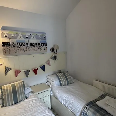 Sandy Feet Retreat - Part Of The The Bay Village With Pool, Gym And Direct Access, Pub, Restaurant, Tennis And Meadows Walks *