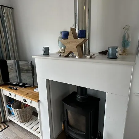 Sandy Feet Retreat - Part Of The The Bay Village With Pool, Gym And Direct Access, Pub, Restaurant, Tennis And Meadows Walks *