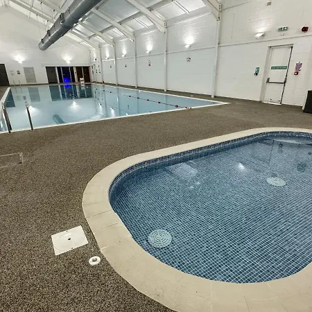 Sandy Feet Retreat - Part Of The The Bay Village With Pool, Gym And Direct Access, Pub, Restaurant, Tennis And Meadows Walks