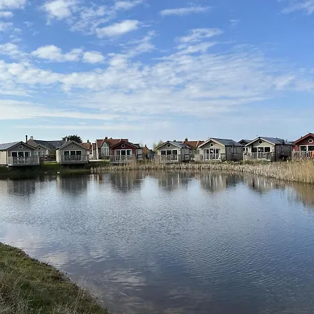 Sandy Feet Retreat - Part Of The The Bay Village With Pool, Gym And Direct Access, Pub, Restaurant, Tennis And Meadows Walks