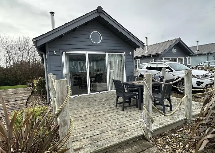 Sandy Feet Retreat - Part Of The The Bay Village With Pool, Gym And Direct Access, Pub, Restaurant, Tennis And Meadows Walks Filey