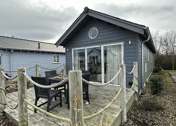 Sandy Feet Retreat - Part Of The The Bay Village With Pool, Gym And Direct Access, Pub, Restaurant, Tennis And Meadows Walks