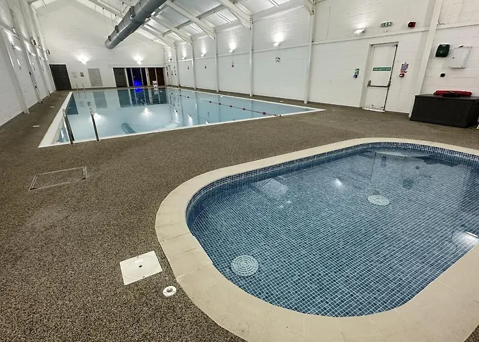 Sandy Feet Retreat - Part Of The The Bay Village With Pool, Gym And Direct Access, Pub, Restaurant, Tennis And Meadows Walks