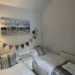 Sandy Feet Retreat - Part Of The The Bay Village With Pool, Gym And Direct Access, Pub, Restaurant, Tennis And Meadows Walks *