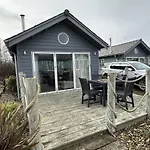 Sandy Feet Retreat - Part Of The The Bay Village With Pool, Gym And Direct Access, Pub, Restaurant, Tennis And Meadows Walks Filey