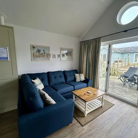 Sandy Feet Retreat - Part Of The The Bay Village With Pool, Gym And Direct Access, Pub, Restaurant, Tennis And Meadows Walks Holiday home *